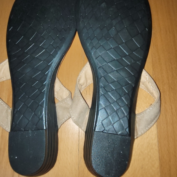 sandals - Picture 2 of 5
